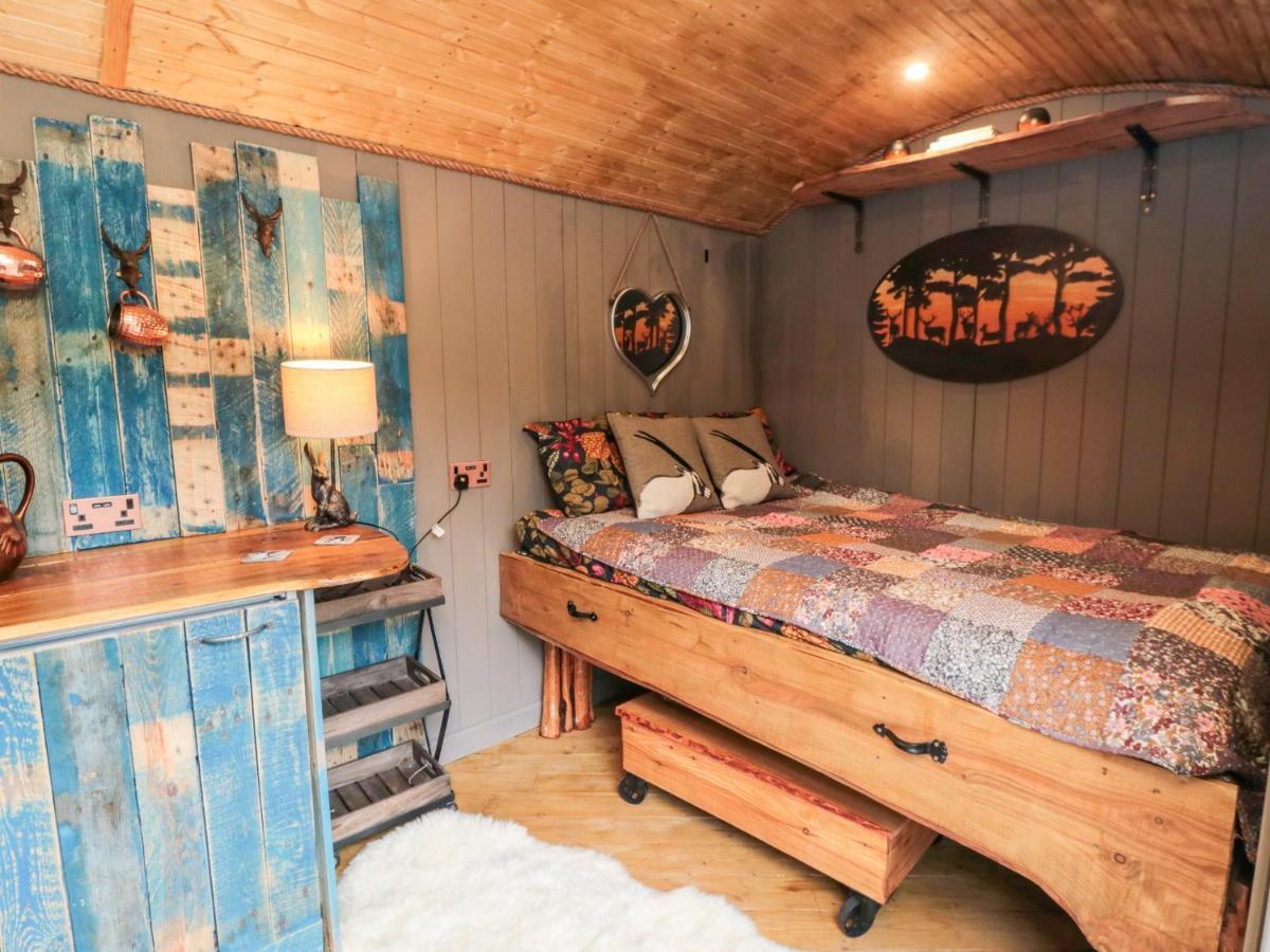 The Hideaway, Shepherd's Hut Holiday home